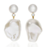https://www.modaoperandi.com/women/p/sophie-bille-brahe/venus-diamant-14k-gold-pearl-and-diamond-earrings/341871